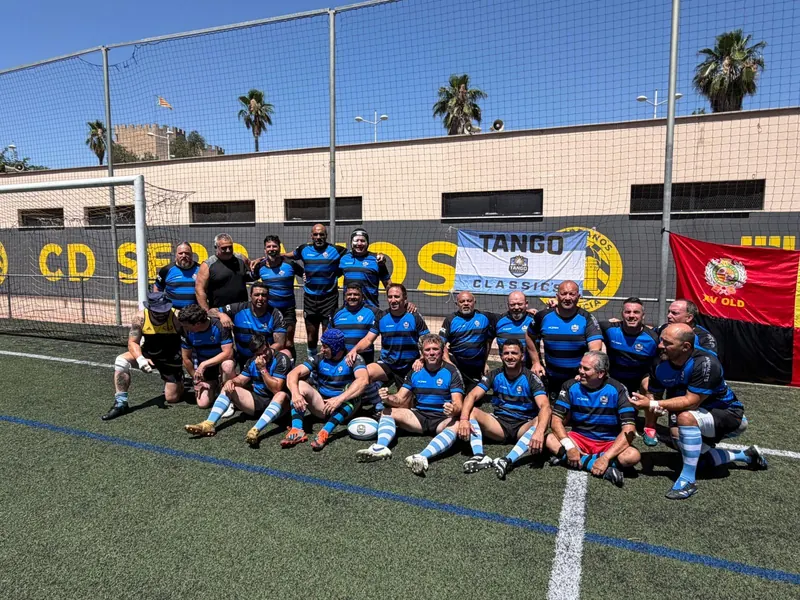 Plantel de Tango Classic's viajando a un torneo de rugby veterano